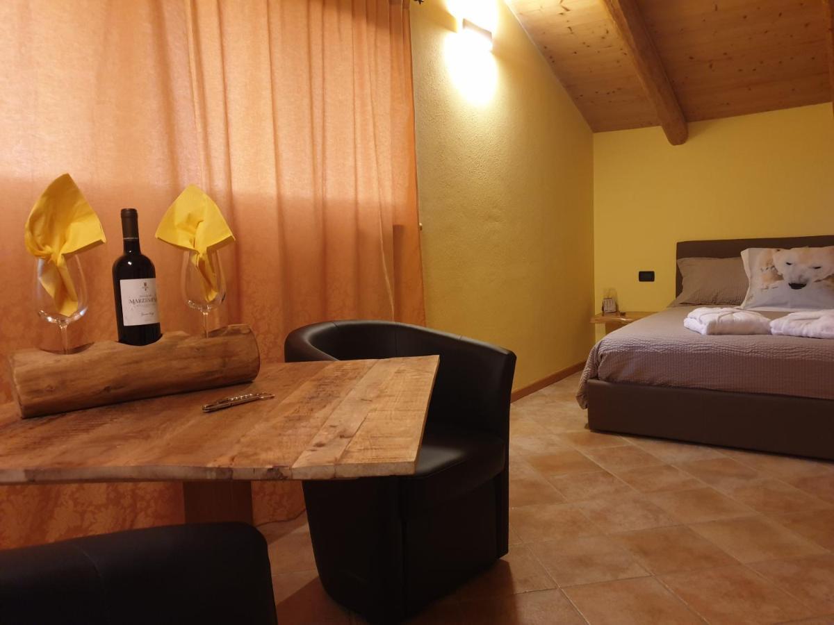 Chalet Chapeau Rar Castel Condino Kültér fotó