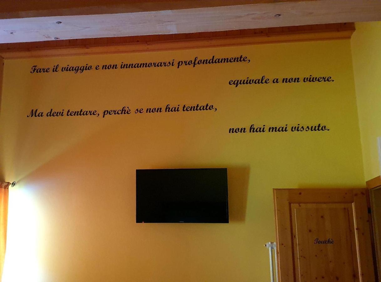 Chalet Chapeau Rar Castel Condino Kültér fotó