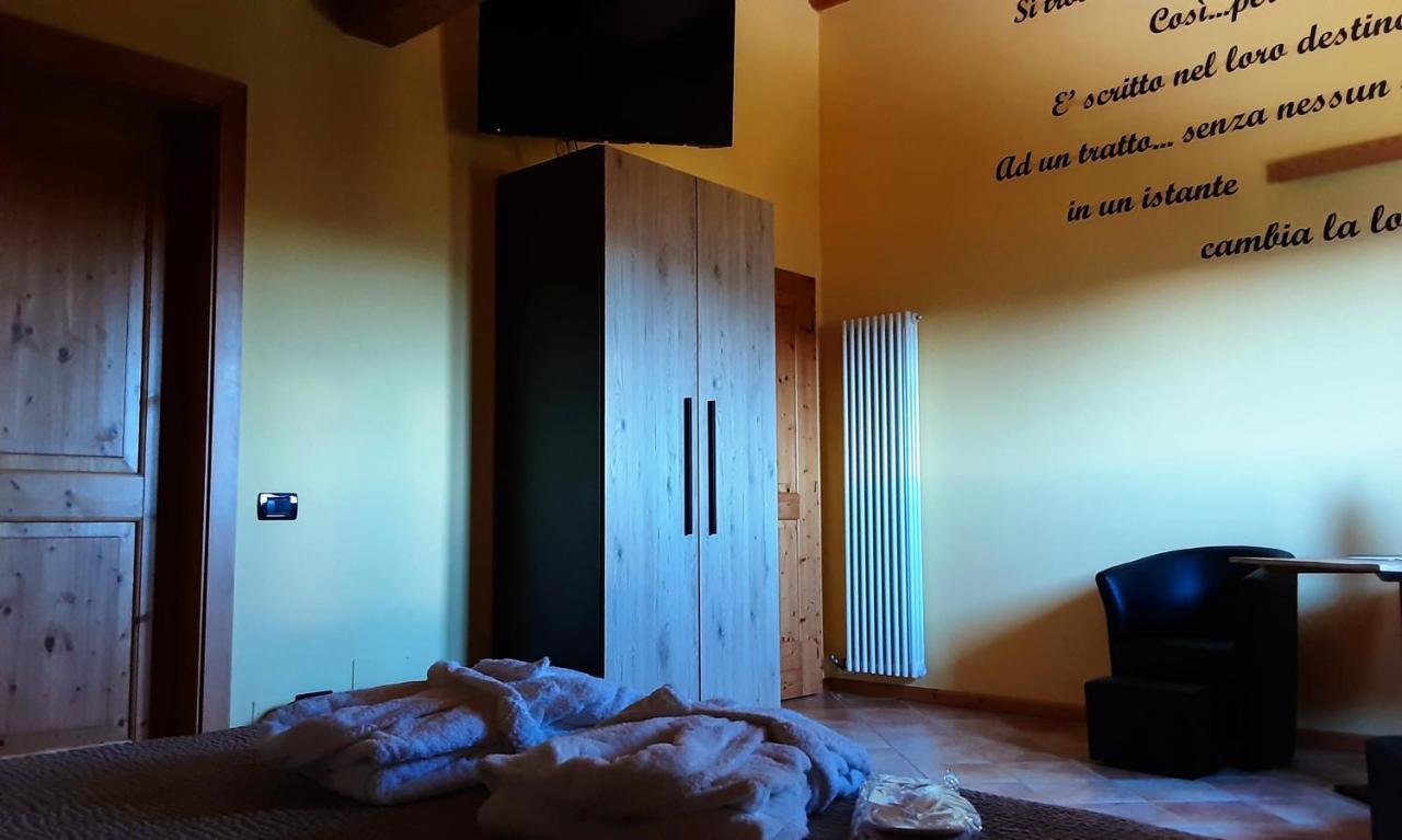 Chalet Chapeau Rar Castel Condino Kültér fotó