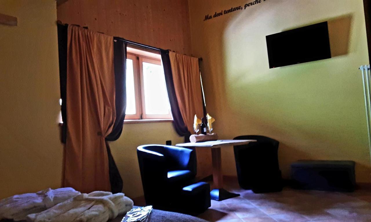 Chalet Chapeau Rar Castel Condino Kültér fotó