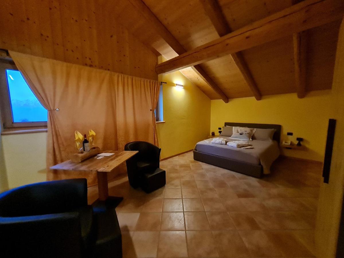 Chalet Chapeau Rar Castel Condino Kültér fotó