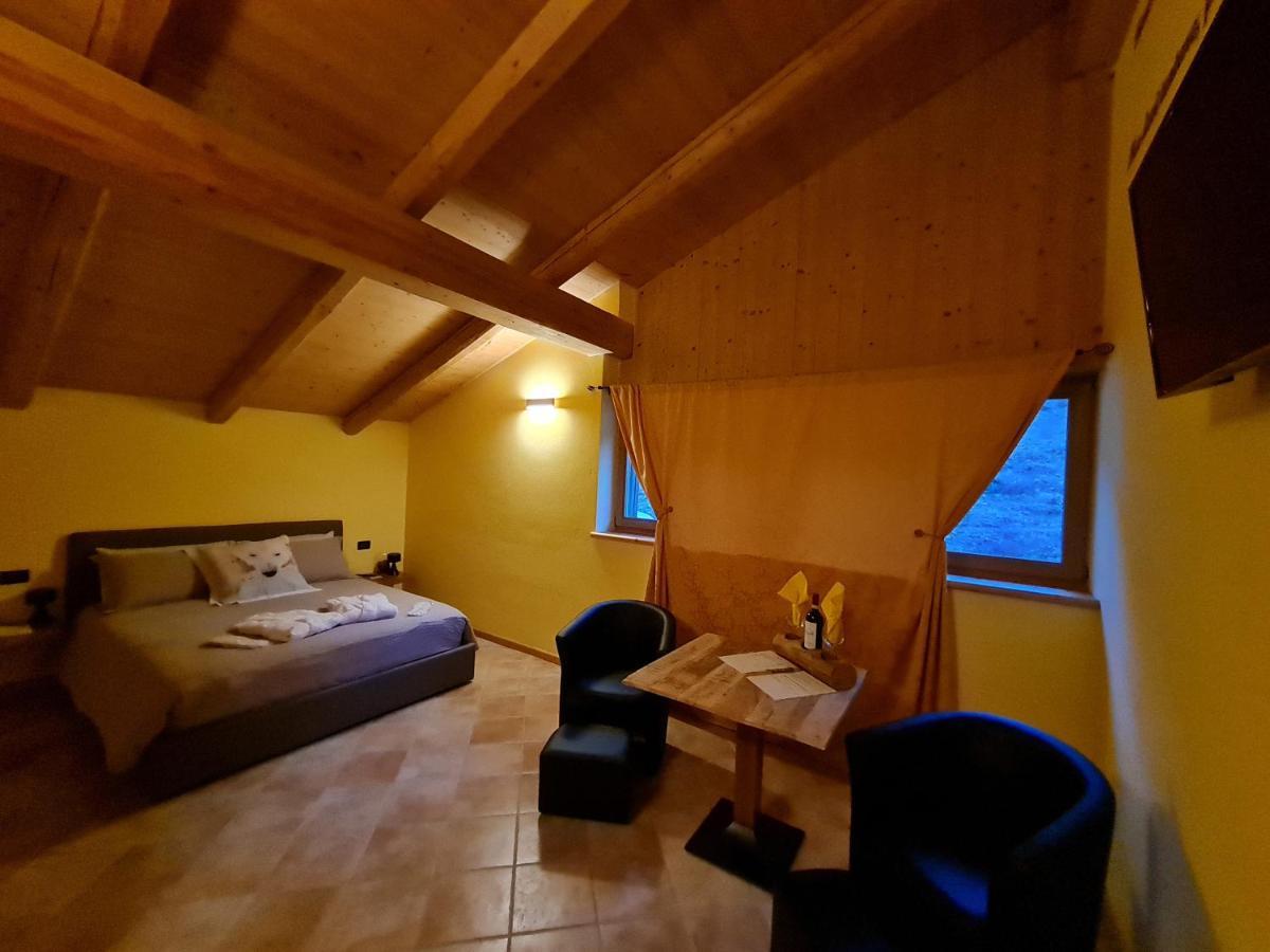 Chalet Chapeau Rar Castel Condino Kültér fotó