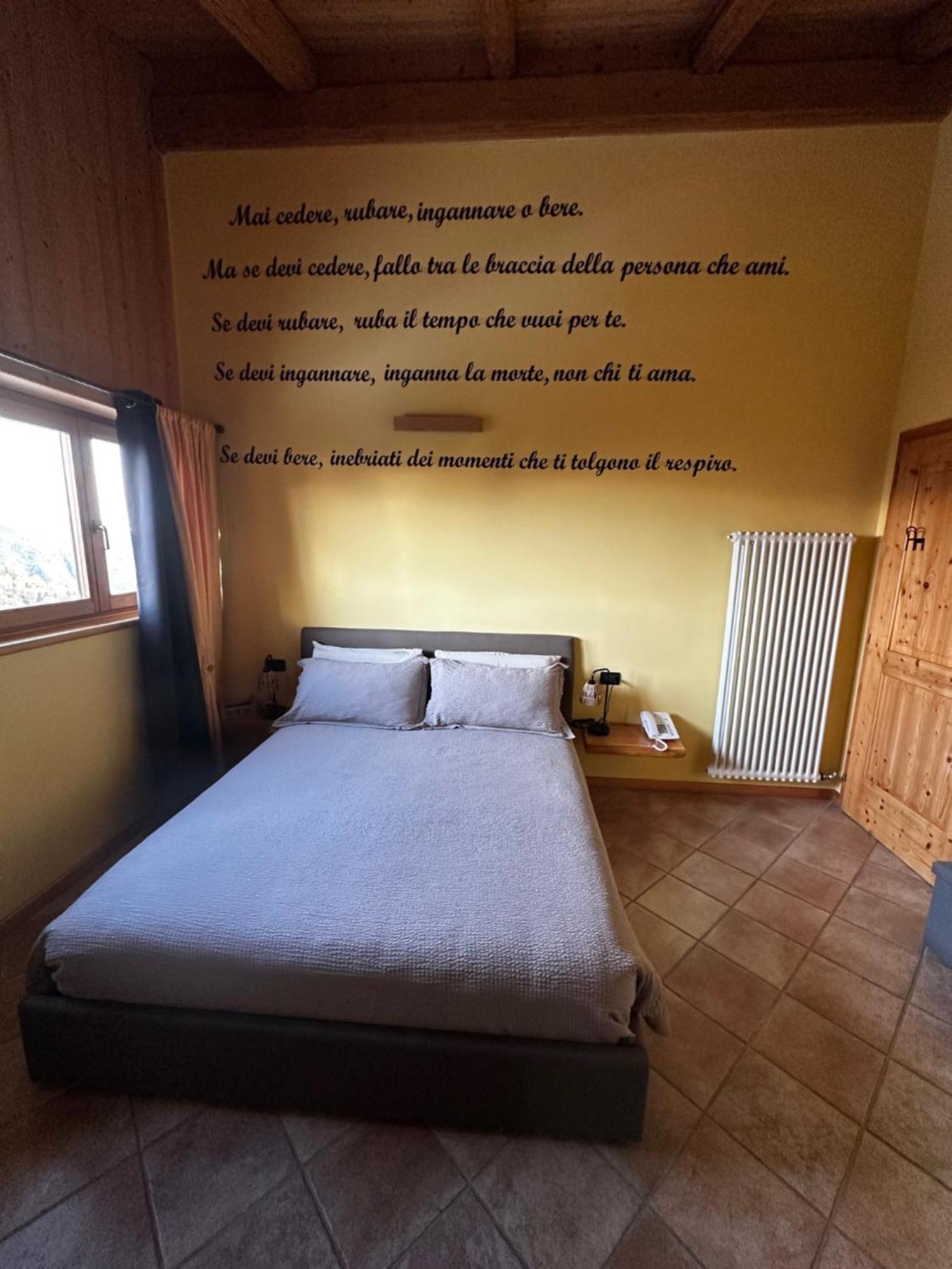 Chalet Chapeau Rar Castel Condino Kültér fotó